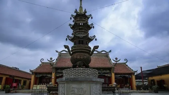被吉林「高僧」魏剛控制的洮南市德安禪寺。(圖/翻攝微博) 
