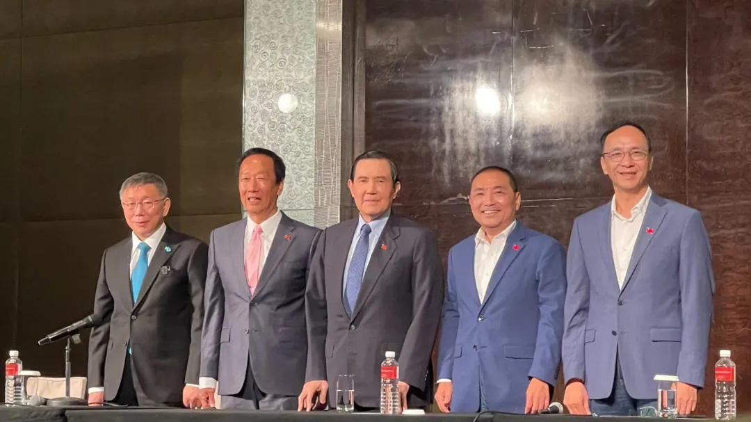 柯文哲(左一)邀約郭台銘(左二)、侯友宜(右二)到君悅飯店會談(圖/李俊毅攝)