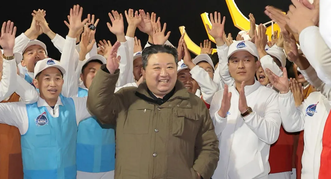 39歲金正恩現老態, 鬢角和前額多出許多白髮。（圖／美聯社）