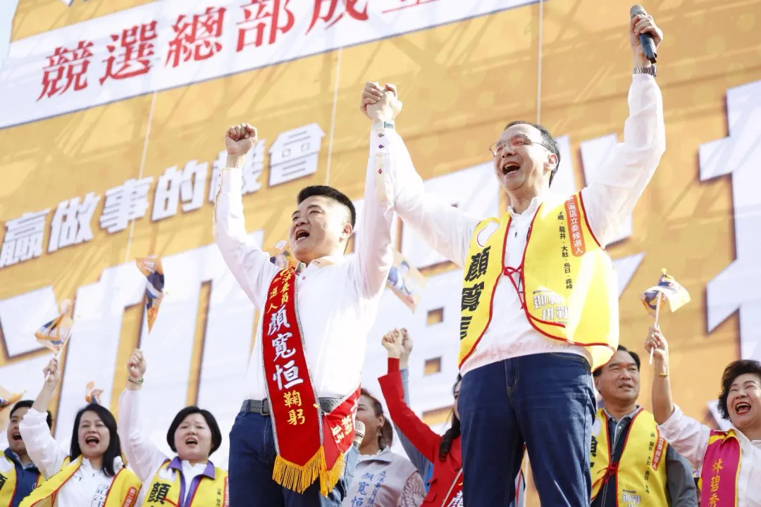 顏寬恒立委補選落敗後，2023年底投入立委選舉，國民黨主席朱立倫站台助選，顏2024年當選立委（圖／國民黨提供）