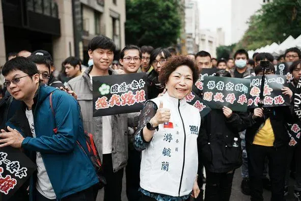 游毓蘭支持重機團體。(圖/翻攝游毓蘭臉書)