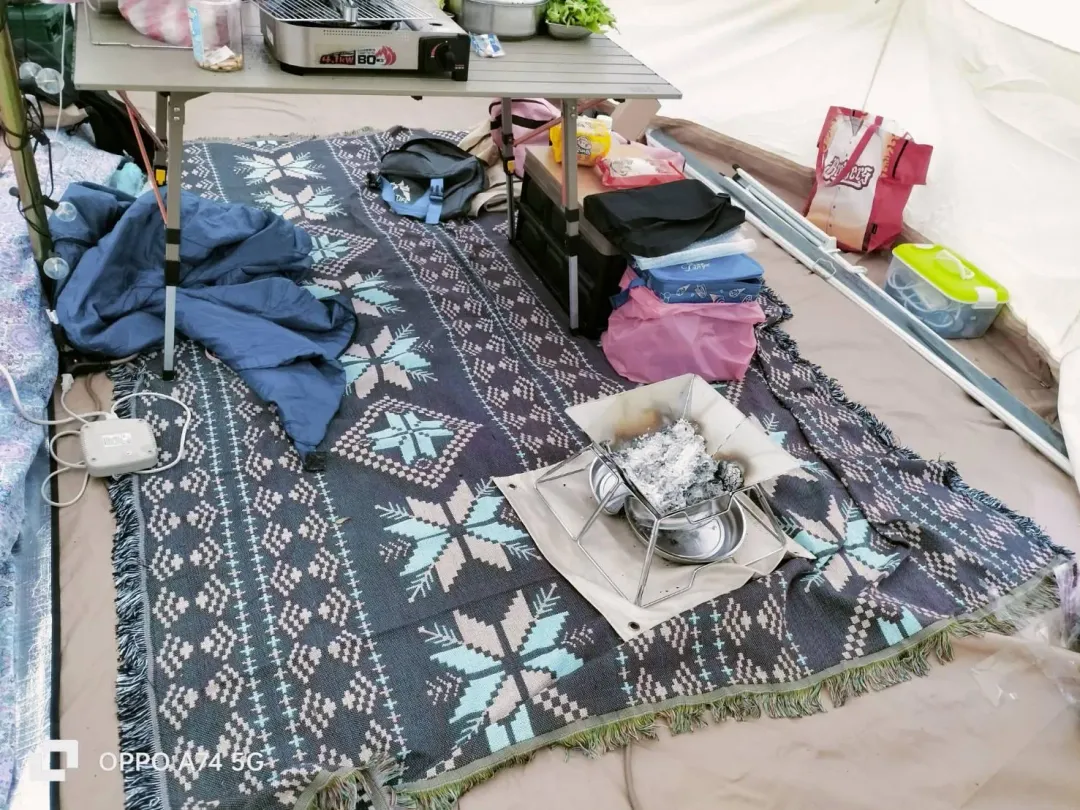 羅婦帶女兒到尖石鄉露營，將炭盆擺帳篷取暖一氧化碳中毒送醫不治。（圖／中天新聞）