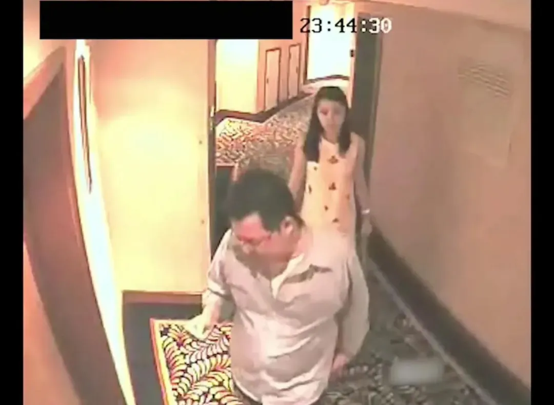 網路流傳疑似鄭文燦與長髮女子走進飯店房間影片(資料照片)