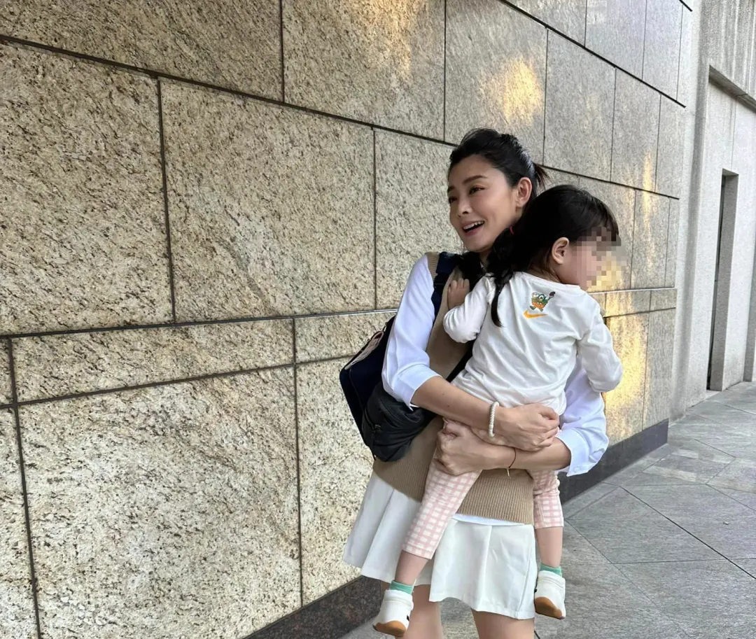 女星夏如芝、2歲女兒。(圖/夏如芝 Cherry Hsia)
