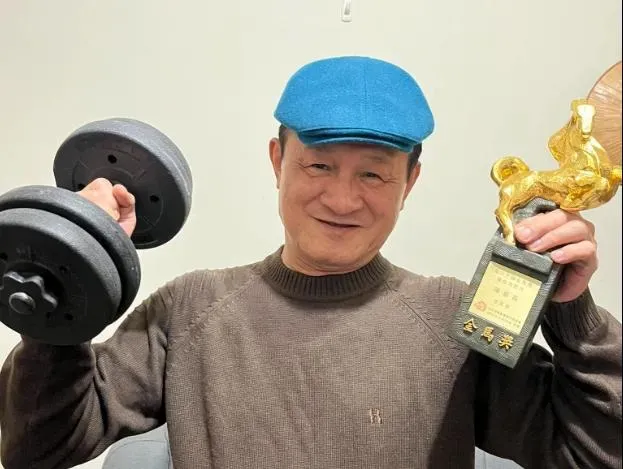 陳慕義親曝學歷。(圖/陳慕義FB)
