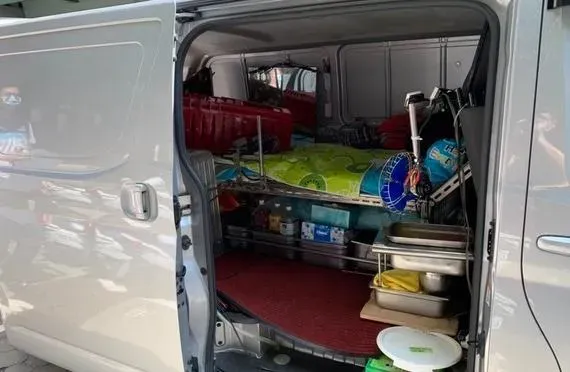 洪姓男子開著行動改運車到處騙財騙色。(圖/翻攝畫面)