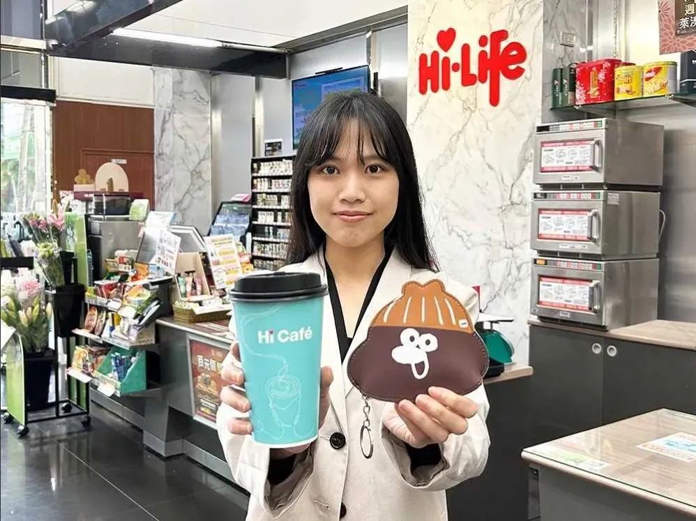 萊爾富推出中杯熱美式咖啡買12送12。(圖/萊爾富提供)