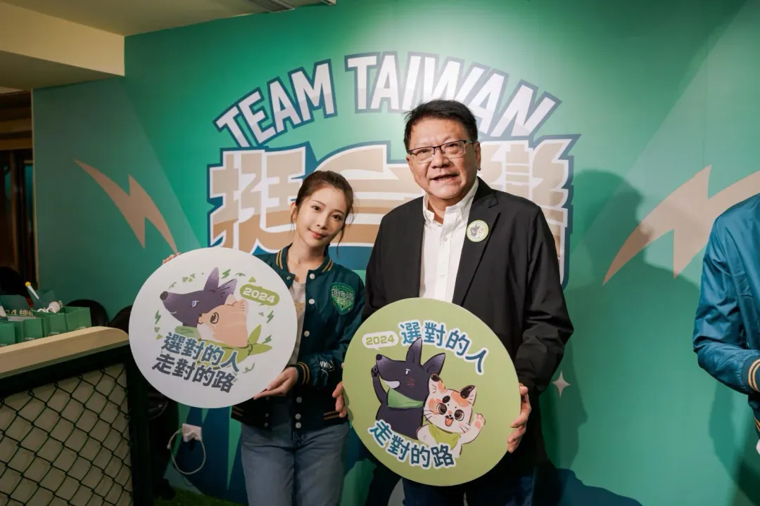 雞排妹鄭家純到賴清德全國暨台北市競選總部的「賴桑小舖」擔任一日店長。(圖/賴清德競辦提供)