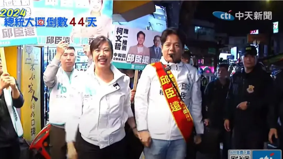 吳欣盈拜票。（圖/中天新聞）