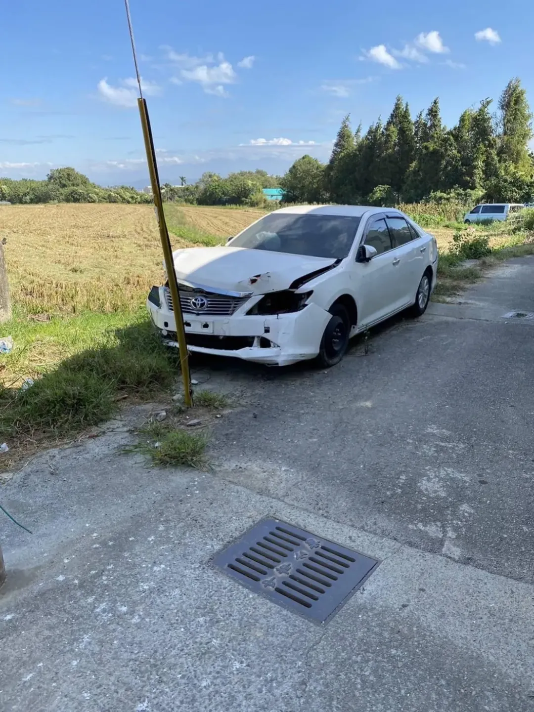被廖男偷走車拍的待修事故車。（圖／中天新聞）