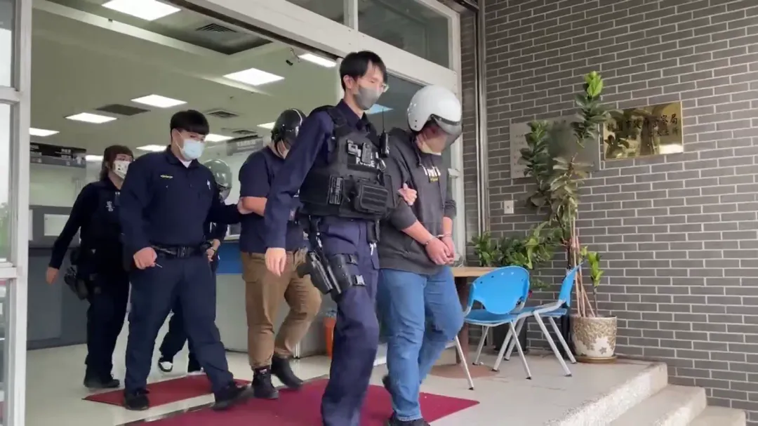 犯案的3名男子被警方逮捕。(圖/中天新聞)