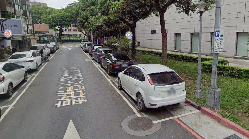 台北富邦銀行、國泰世華銀行的「路邊停車代扣服務」內容調整,將有四個縣市的用戶受到影響,不再享有這項服務。(示意圖/Google Map)