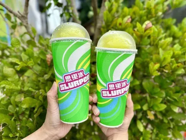 7-11今(7)日限時1天祭「思樂冰大杯買1送1」。(圖/7-11提供)