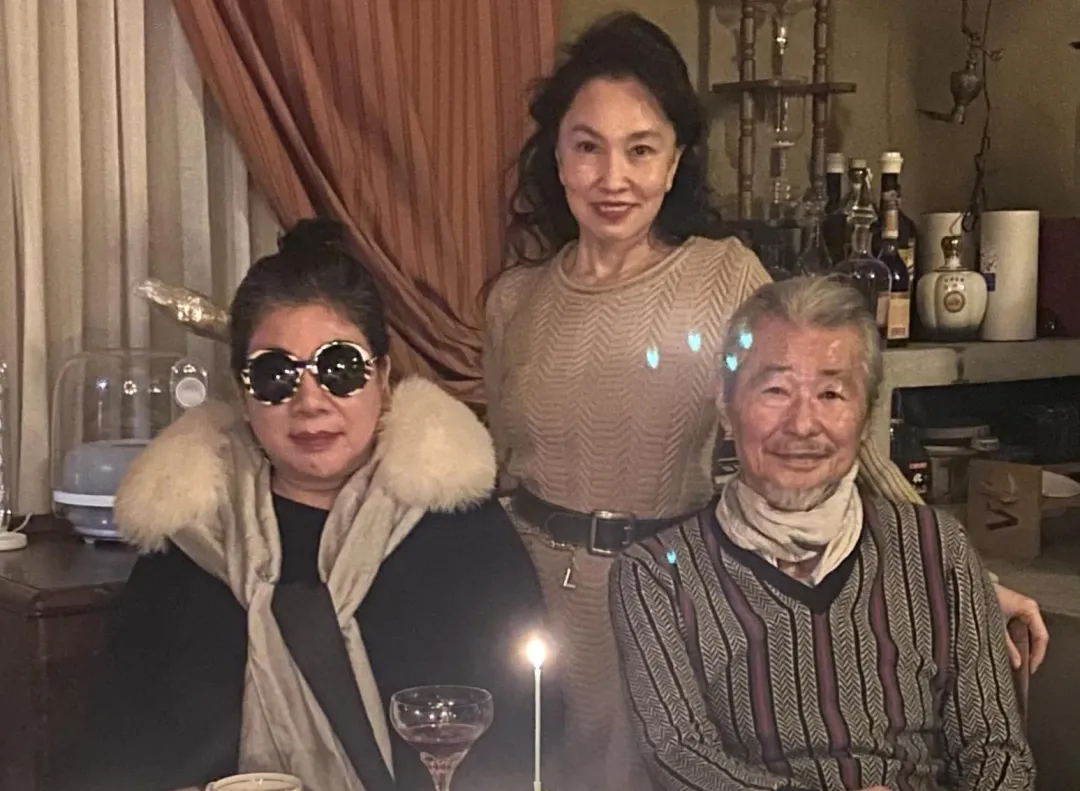 陳文茜臉書發文表示,施明德目前肺部狀況改善,已經能做深呼吸(攝自施明德臉書)