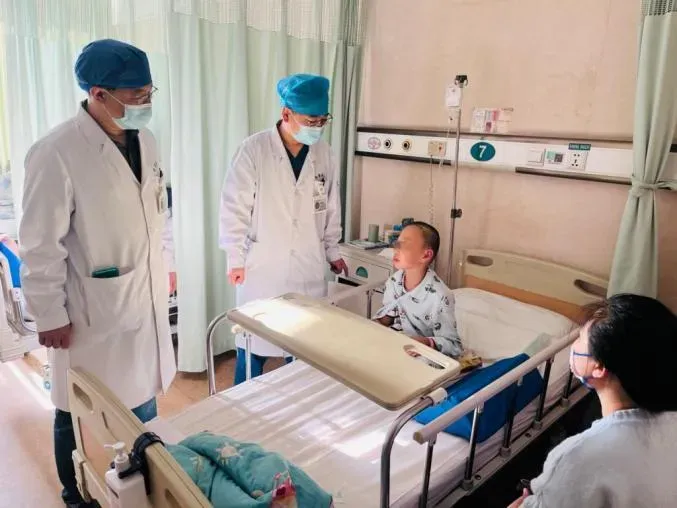 所幸進行手術順利將鑰匙取出, 視力也沒有受到影響。(圖/翻攝百度)