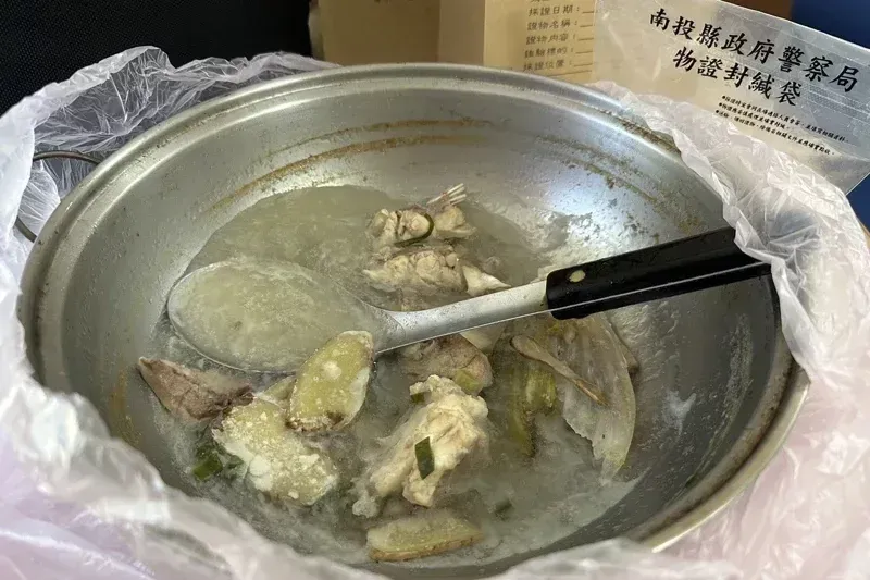 衛福部食藥署在河豚生魚片檢體檢出致命量的檢出河豚毒素(TTX),帶魚肉的湯也有毒。(圖/南投縣衛生局提供)