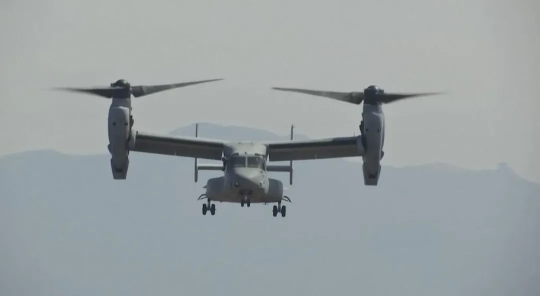 魚鷹直升機在日本墜毀造成8死, 疑因「器材故障」, 美軍緊急宣布全面停飛。(圖/路透社)