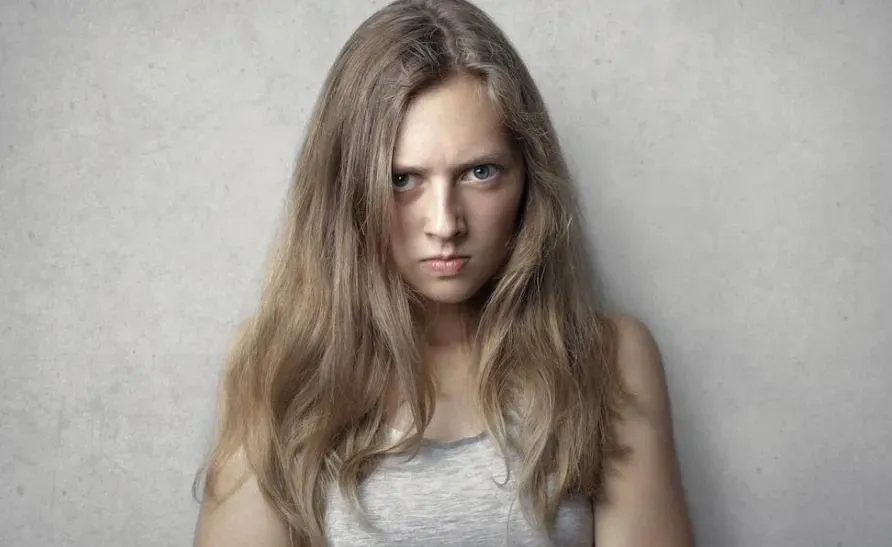 女子不滿遭盯著看還被言語調戲,提出性騷擾告訴,男子遭裁罰1萬元。(示意圖/pexels)