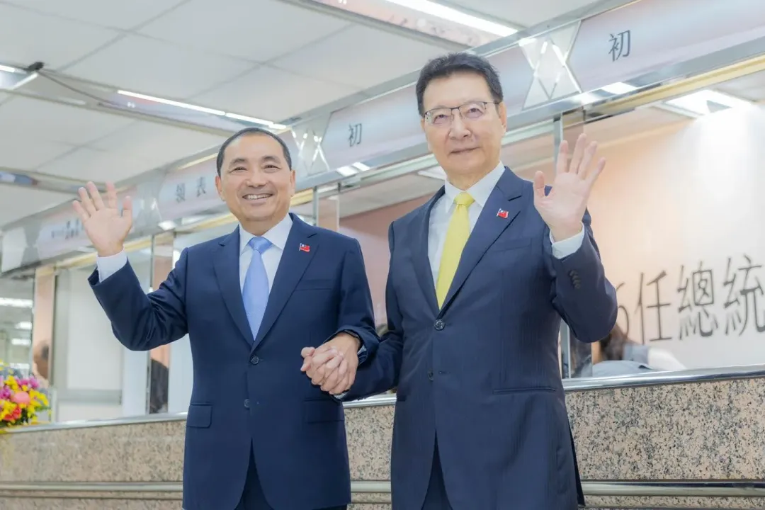 侯康配已追上賴蕭配,目前呈現五五波態勢狀態。(圖取自朱立倫臉書)