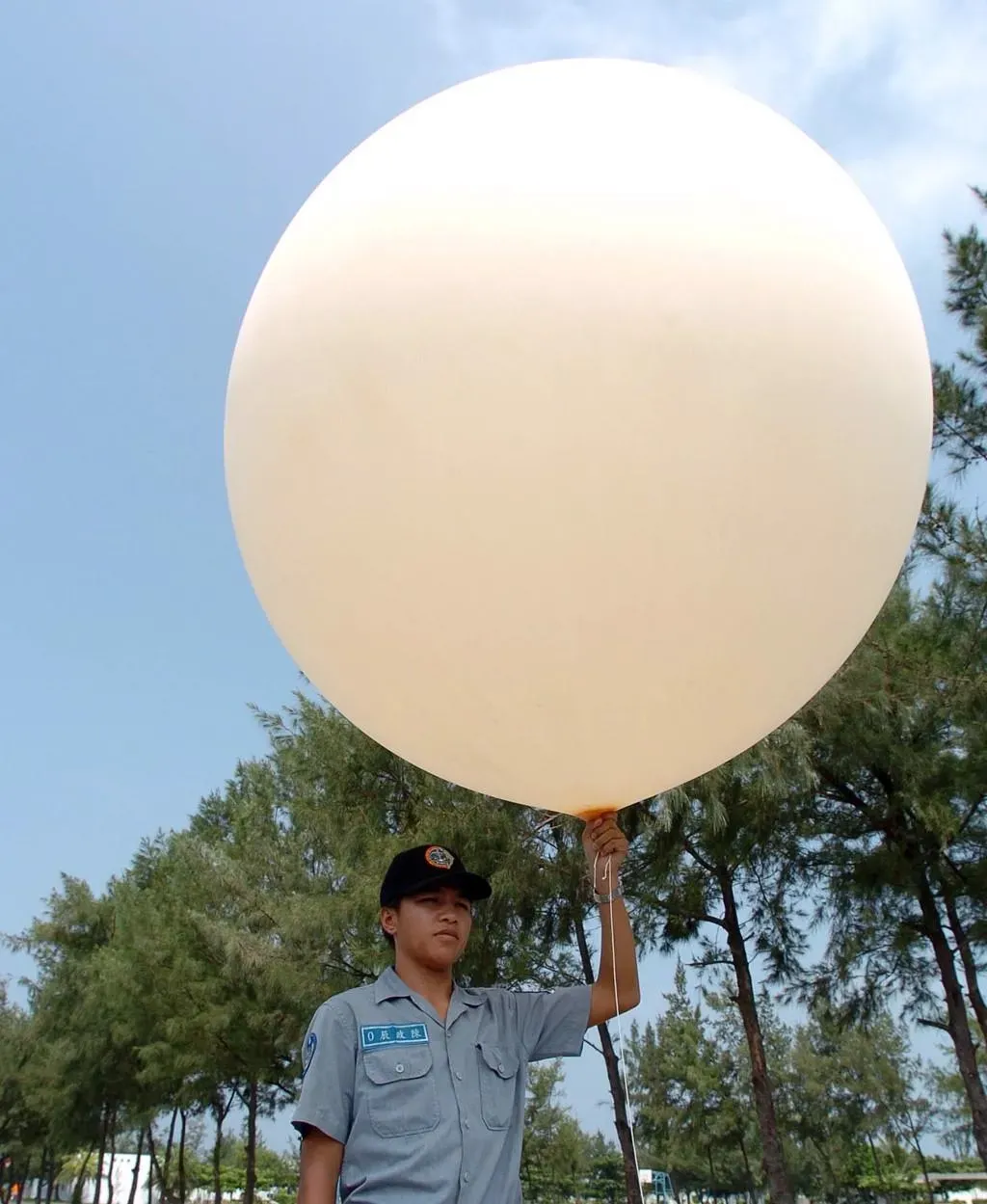 國軍與氣象署也有「高空氣象探空氣球」的施放，目的是確保飛航安全。（圖取自中國時報資料照）