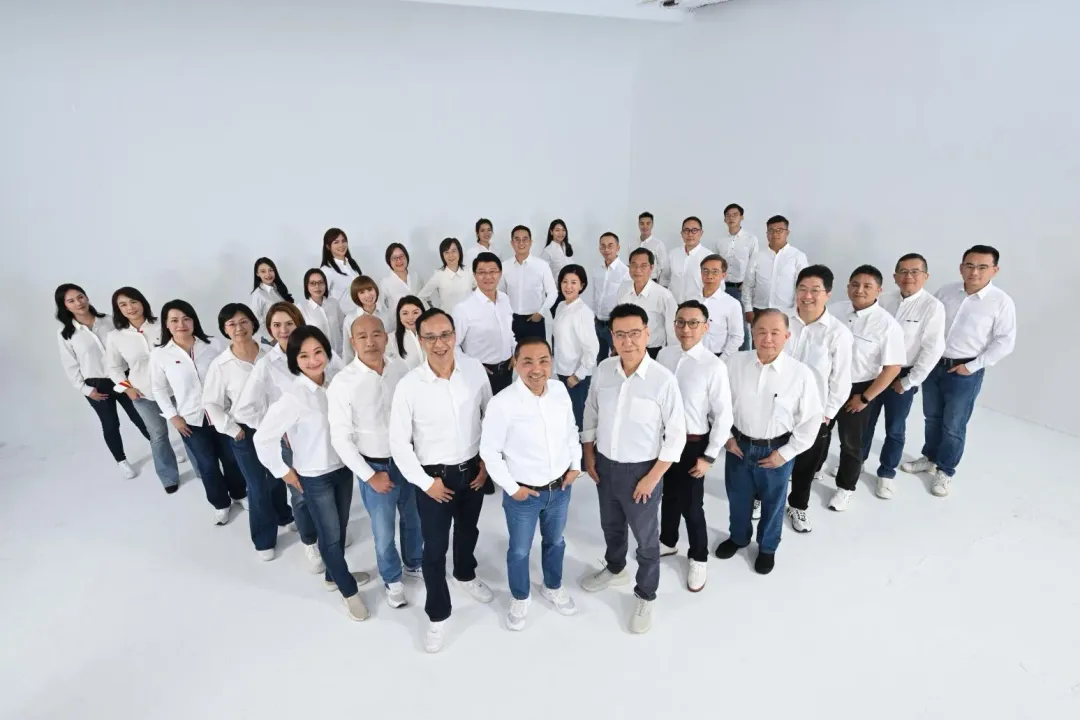 侯友宜趙少康與國民黨不分區立委合照。（圖/侯友宜競辦提供）