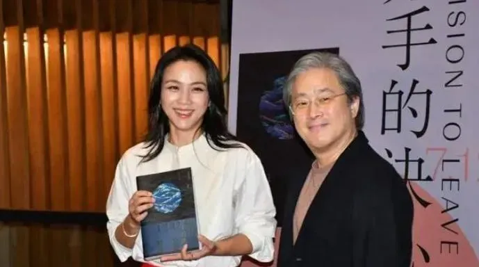 湯唯在簽書會上駁斥婚變傳言。（圖／百度）