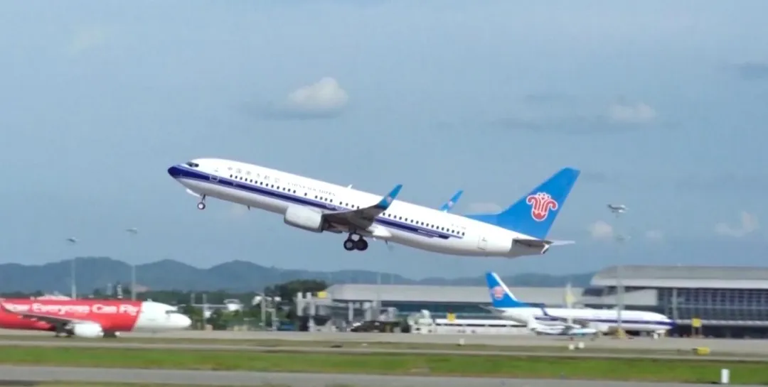 大陸南方航空。(圖/翻攝《央視》)