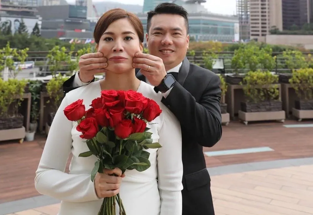 國民黨台北市議員甜曬和交往3年男友陳布朗的婚紗照。(圖/鍾沛君提供)