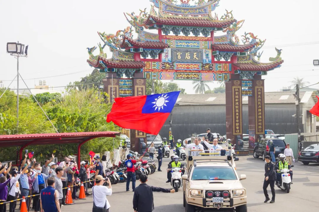 王金平合體侯友宜在高雄車掃（圖／侯友宜競辦提供）