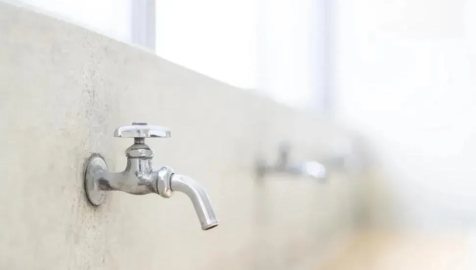 自來水公司第二區管理處公告,由於要進行「桃園市龍潭區聖亭德林小區流量計設置及封閉測試」,部份地區將停水、降壓,時間從6月25日下午3時至晚間9時止。(示意圖/PAKUTASO)