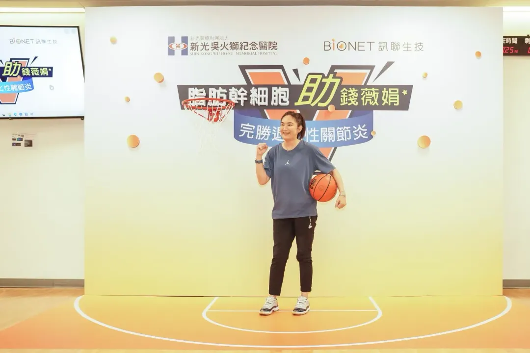 退役後的錢姐以教練的身分持續發光發熱，卻苦於雙膝困擾，無法身體力行，內心最渴望的就是能和年輕一輩的球員們，在球場上大戰一場！（圖／新光醫院提供）