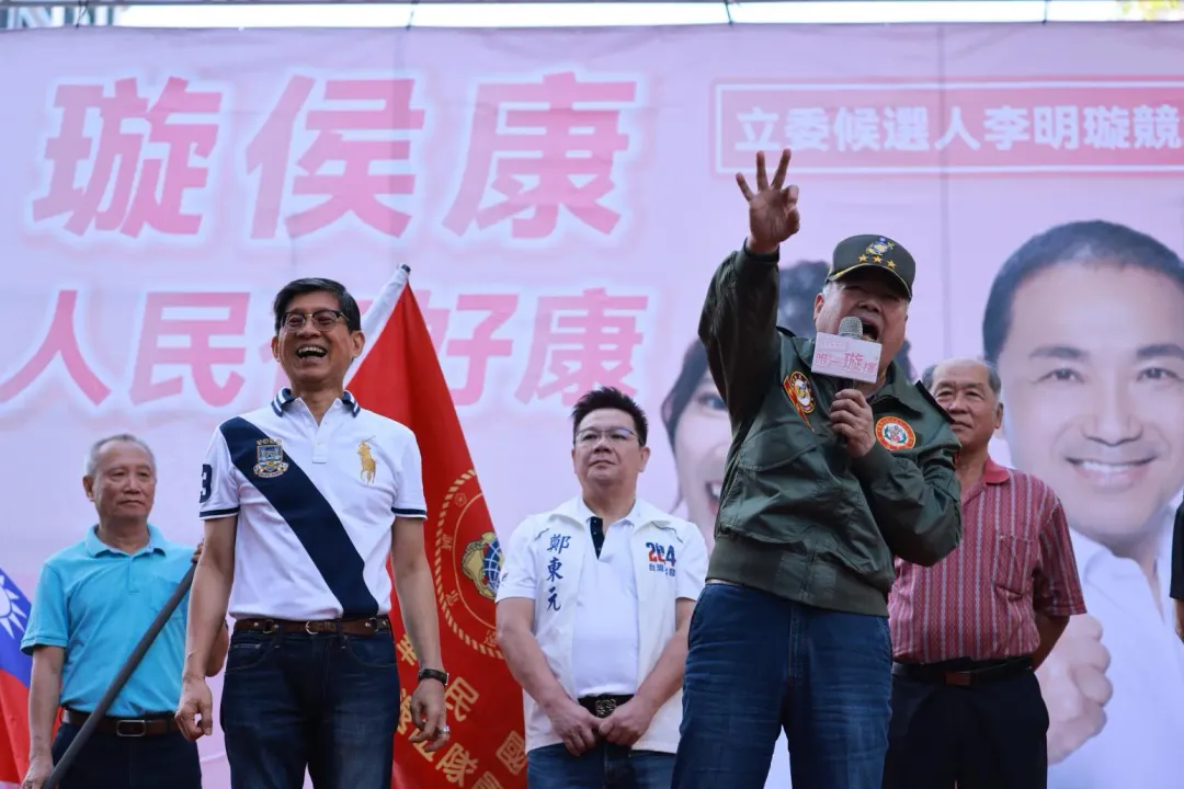 國民黨黃復興黨部主委、前海軍陸戰隊上將司令季麟連。(圖/中天新聞，李俊毅攝)