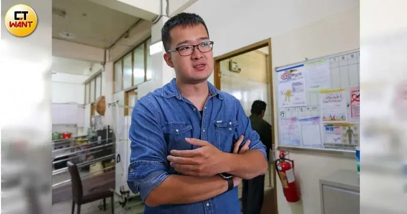 陳佳備主任無奈坦言，關愛之家時常被迫搬遷而讓設備和人力成本全都血本無歸。（圖／CTWANT）
