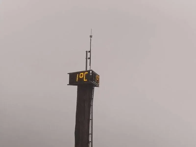 太平山遊樂區17日清晨氣溫僅1度,未來還可能降到0度,追雪遊客熱情不減。(圖/林業保育署宜蘭分署提供)