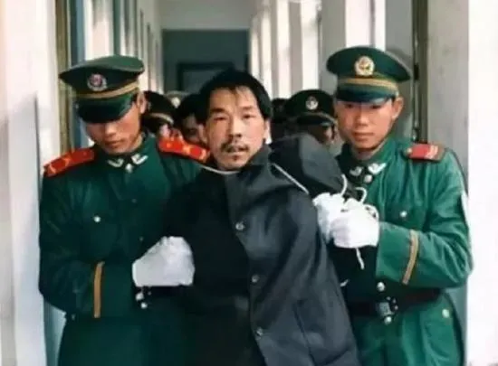 男友法子英1999年被捕後, 當年就死刑伏法。（圖／翻攝微博）