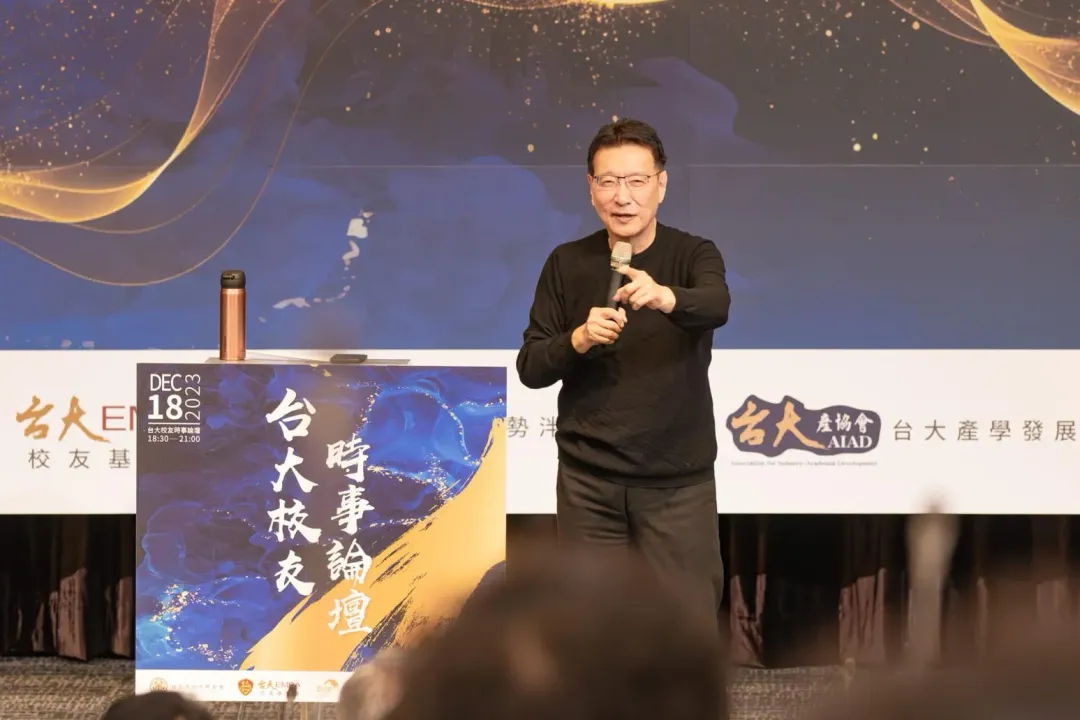 趙少康近來和大學生面對面座談,直球對決的態度深受學生歡迎。(圖取自趙少康臉書)