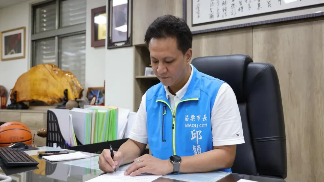 邱鎮軍表示，曾玟學說被盯哨，又狡辯說沒有影射，這就是詭辯。（圖／邱鎮軍競總提供）