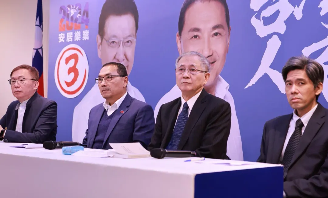 國民黨總統候選人侯友宜,今在競辦舉行兩岸政策記者會。(圖/中天新聞,李俊毅攝)