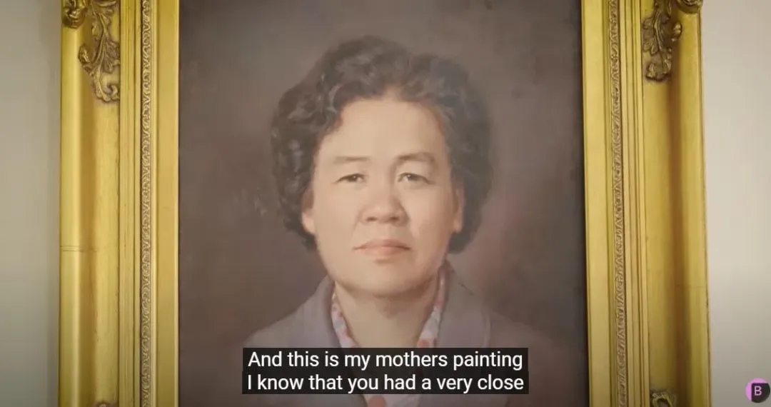 賴清德曾在萬里老家接受彭博社專訪，牆上畫像為賴清德母親賴童好（攝自Bloomberg Television YT頻道）