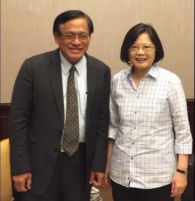 2018年12月，蔡總統邀郭倍宏進官邸餐敘談公投。（圖/翻攝郭倍宏臉書）
