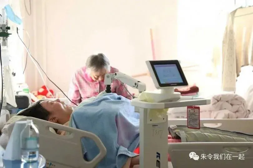 朱令躺床近30年。(圖/翻攝自微博)