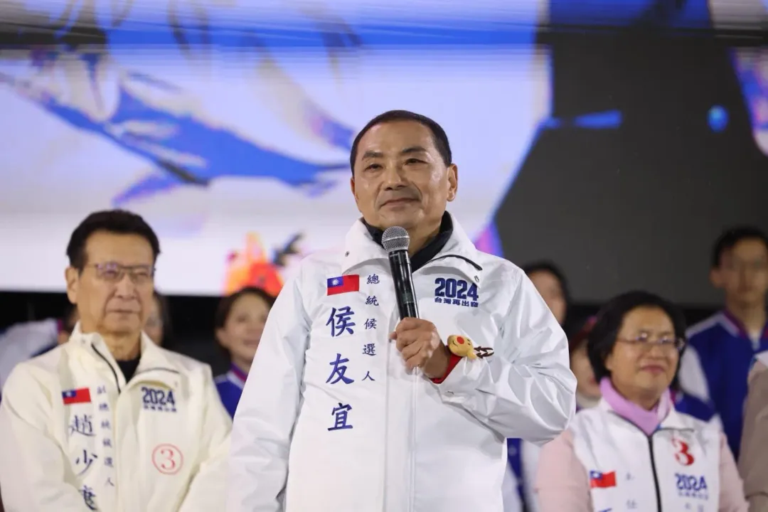侯友宜與趙少康出席23日國民黨凱道造勢活動。(圖/中天新聞,李俊毅攝)