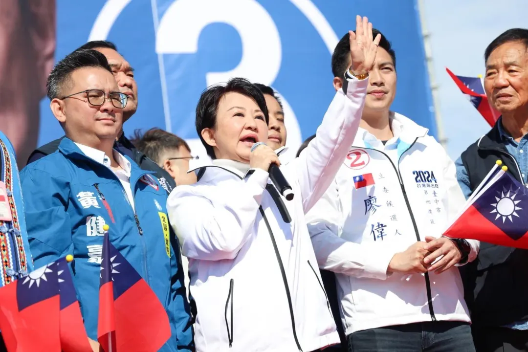 盧秀燕、侯友宜、王金平、江啟臣，今(24日)在台中高鐵站前廣場舉行造勢大會。(圖/讀者提供)