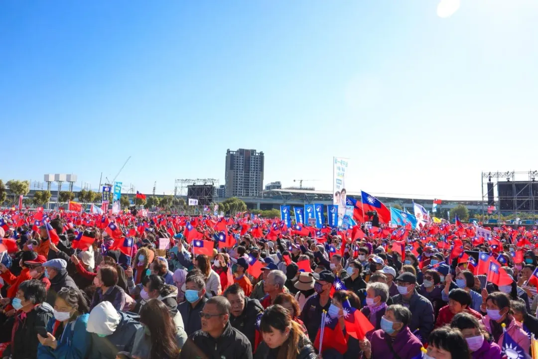 盧秀燕、侯友宜、王金平、江啟臣，今(24日)在台中高鐵站前廣場舉行造勢大會。(圖/讀者提供)
