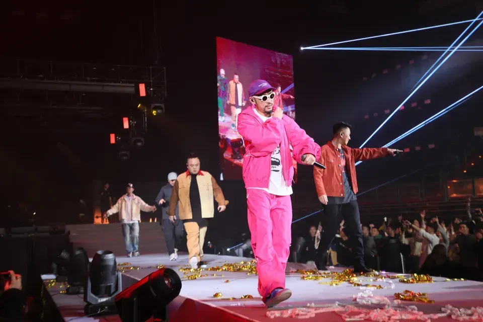 MC HotDog熱狗與張震嶽、頑童MJ116合組「兄弟本色」團體24日限時回歸舞台。（圖／本色音樂提供）
