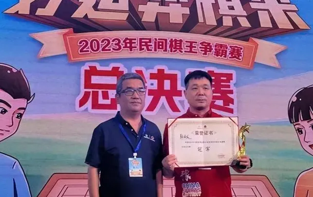 顏成龍（右）的「肛珠」作弊傳聞在網路發酵，讓他的獎項被追回還被禁賽1年。（圖／翻攝自《中華網》）