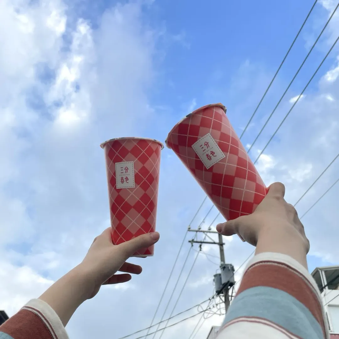 三分春色明年1/3有嚴選金萱、春分特等紅茶「買一送一」優惠。(圖/翻攝自三分春色臉書)