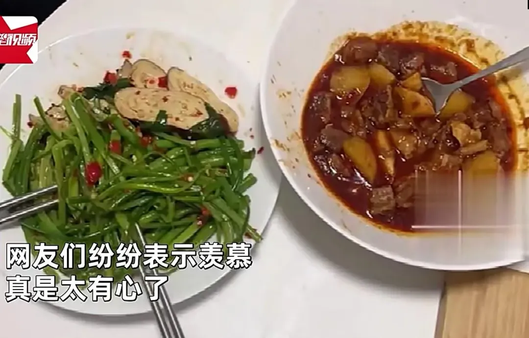 愛心便當料理包加熱後拌些煮熟食材, 就是美味一餐。(圖/翻攝星視頻)
