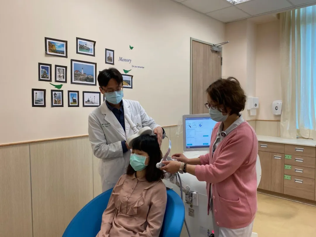 評估創傷後壓力症候群（PTSD），目前也有新型的儀器例如自律神經檢測(HRV)，腦波壓力檢測(SEA)等提供客觀數據參考。（圖／安南醫院提供）