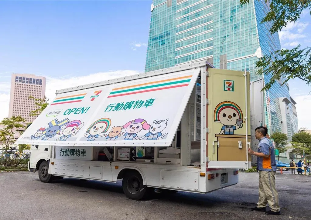OPEN!行動購物車進駐信義區。（圖／7-11提供）